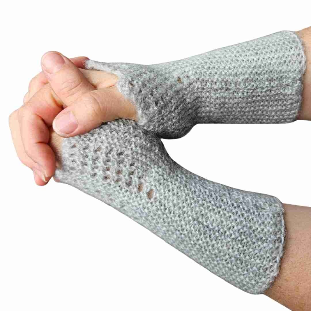 Strick-Set Hand-Stulpen mit Spitzen-Muster mit provisorischem ...